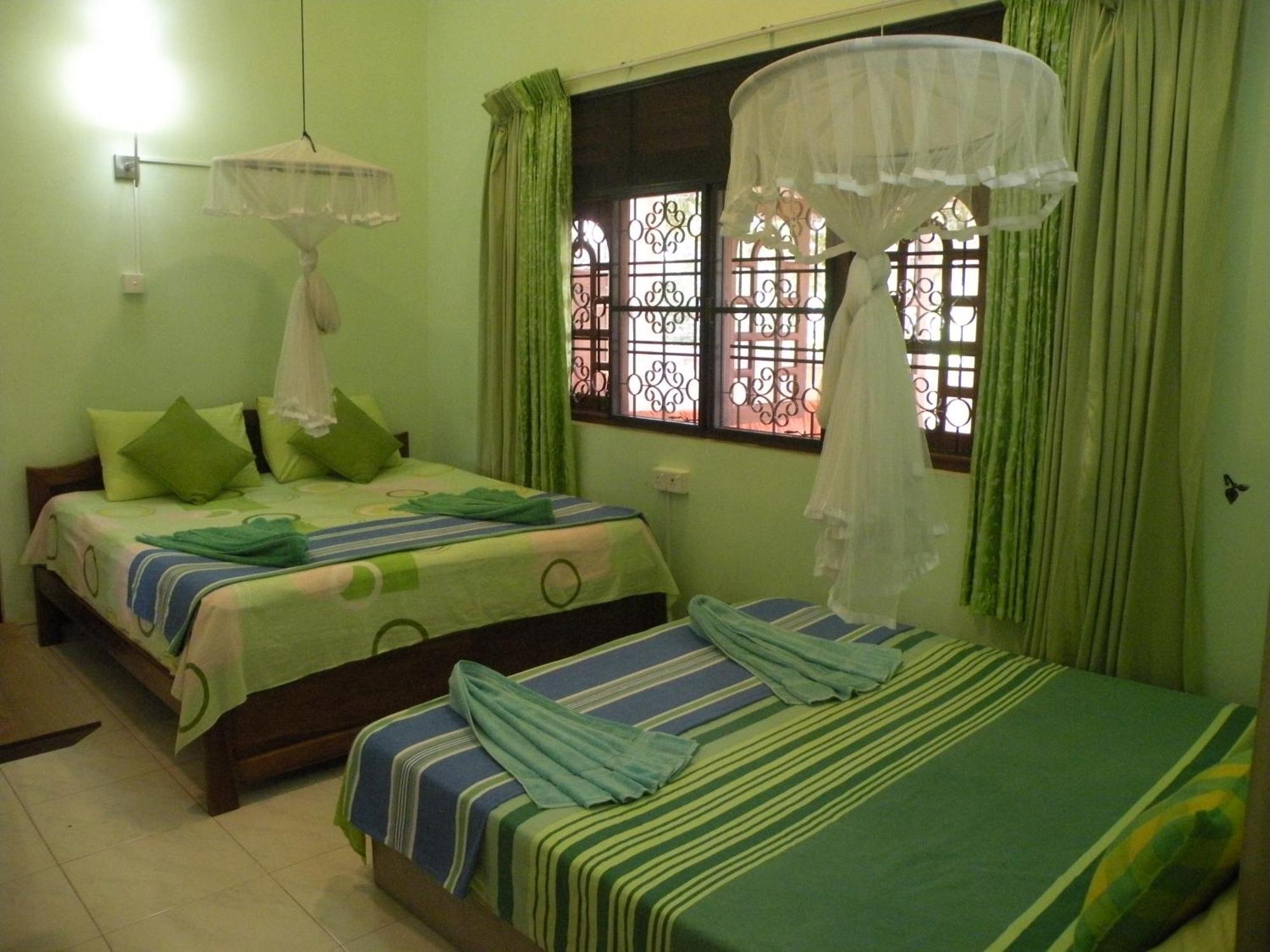 Henderson Airport Residence Negombo Bilik gambar