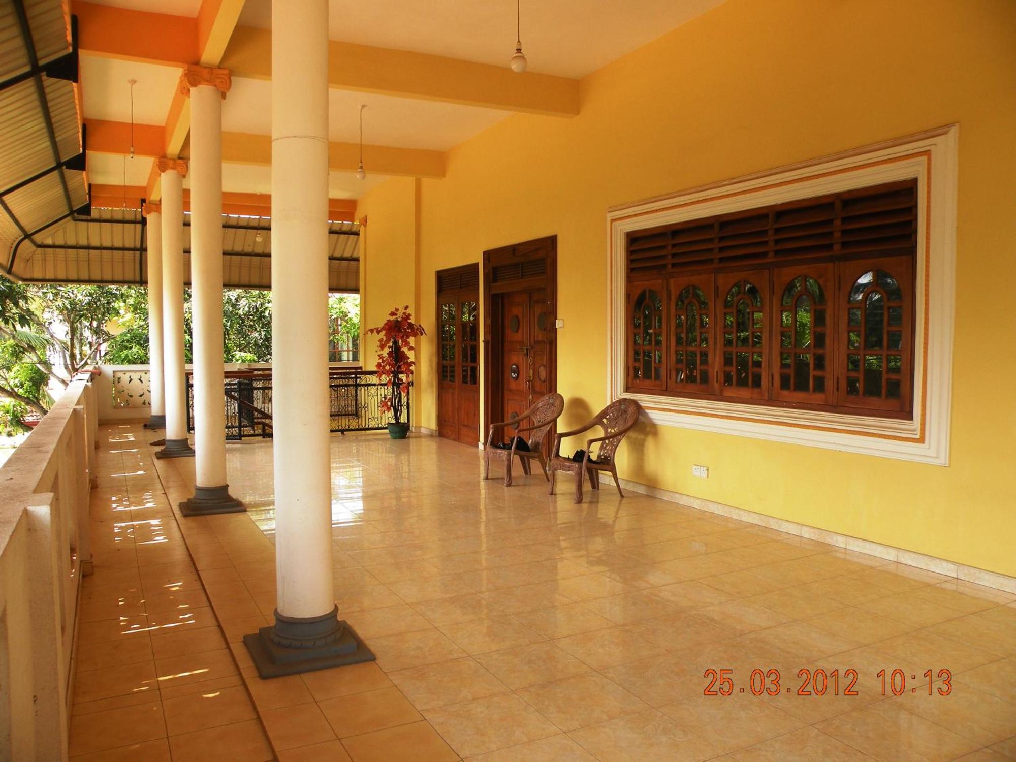Henderson Airport Residence Negombo Bilik gambar