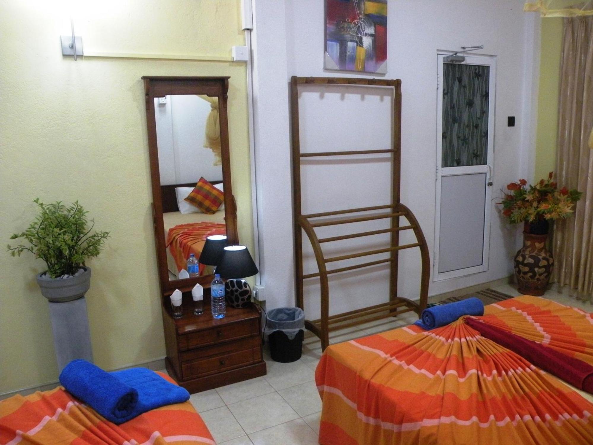 Henderson Airport Residence Negombo Bilik gambar