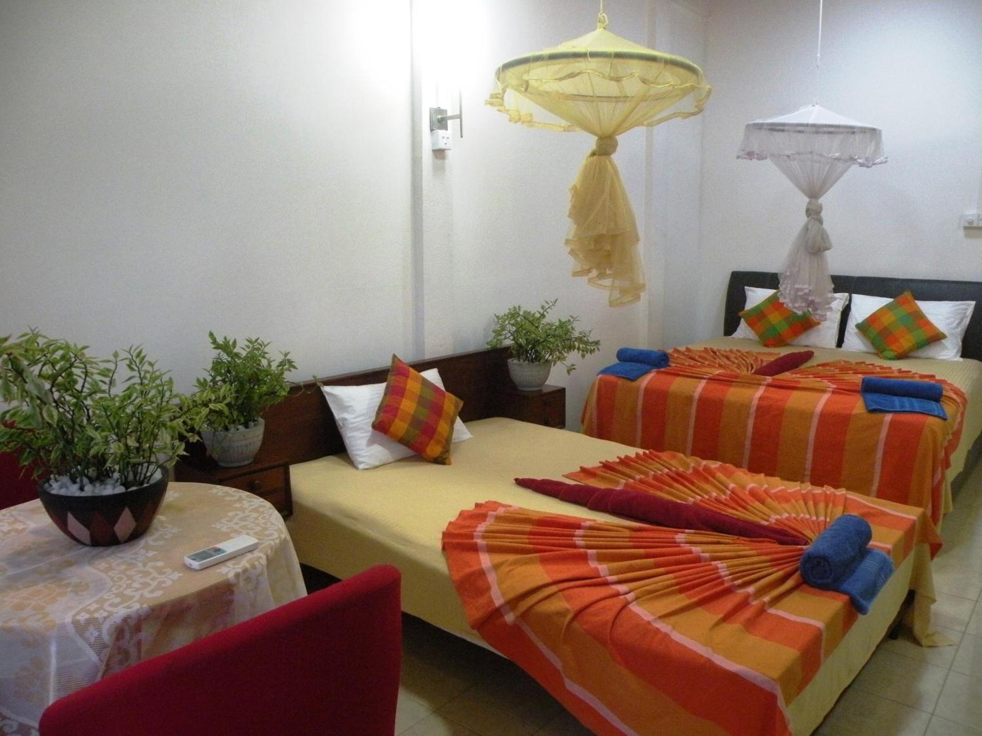 Henderson Airport Residence Negombo Bilik gambar